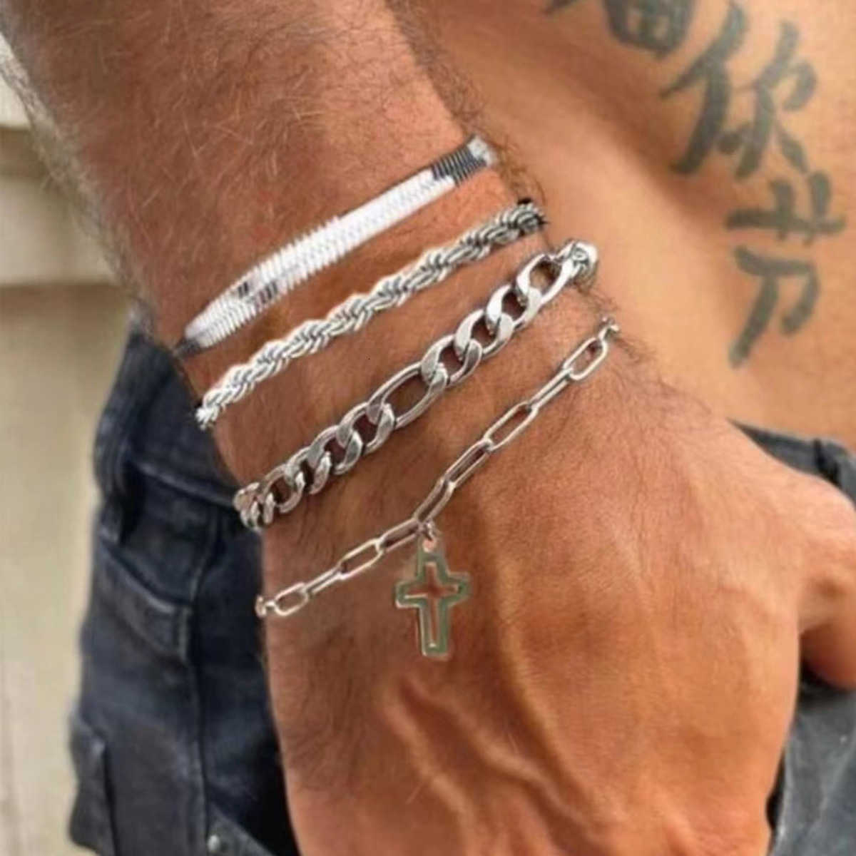 European and American best-selling 7-piece fashionable and simple stainless steel necklace and bracelet set. Smooth cross design.