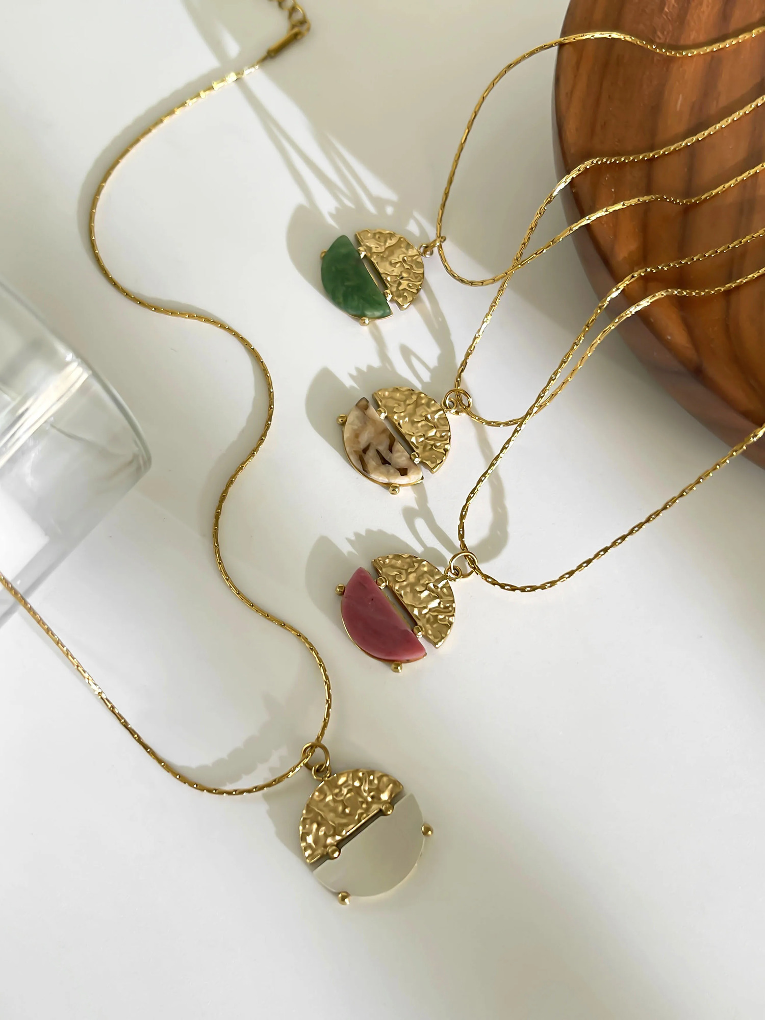 GHIDBK Minimalist Stainless Steel Gold Plated Fanshaped Natural Stone Circular Pendant Necklace for Women Fashion Daily Jewelry 251031