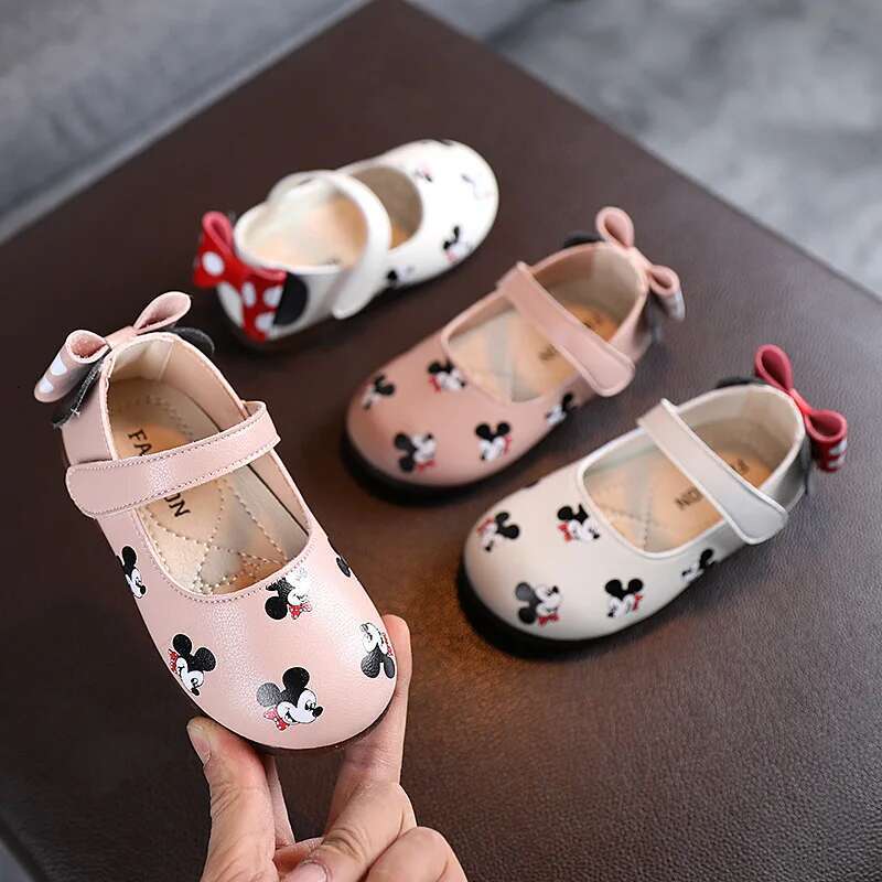 2025 new casual children's mouse shoes, girls' outdoor leather, children's designer fashion, flat shoes, soft