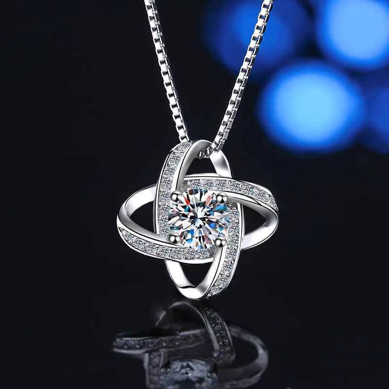 Fine Jewel Selling Elegant VVs1 05Ct Diamond VVs1 Moissanite S925 Sterling Silver Pendant Chain Necklace Womens Jewelry