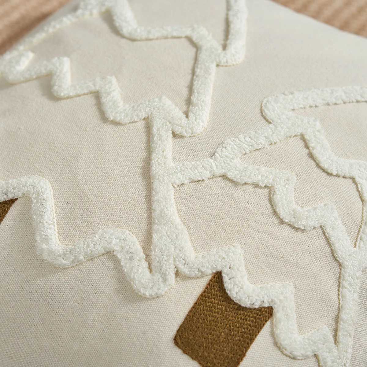 Battilo Christmas Throw Pillow Cover with Tassels Decorative Green Tufted Pillowcase for Sofa Bed Cushion Case for Home Decor Y251105