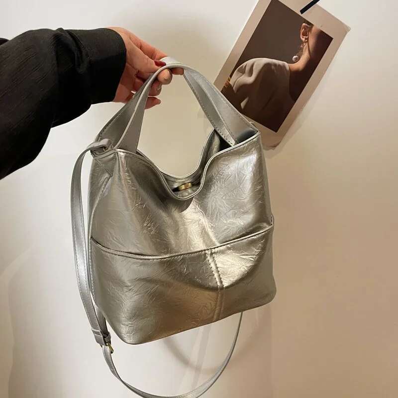 Hasp Solid Simple Pu Bucket Hand Large Capacity Fashion Versatile Commuting Shoulder Bags For Women 2024 Designer New Style