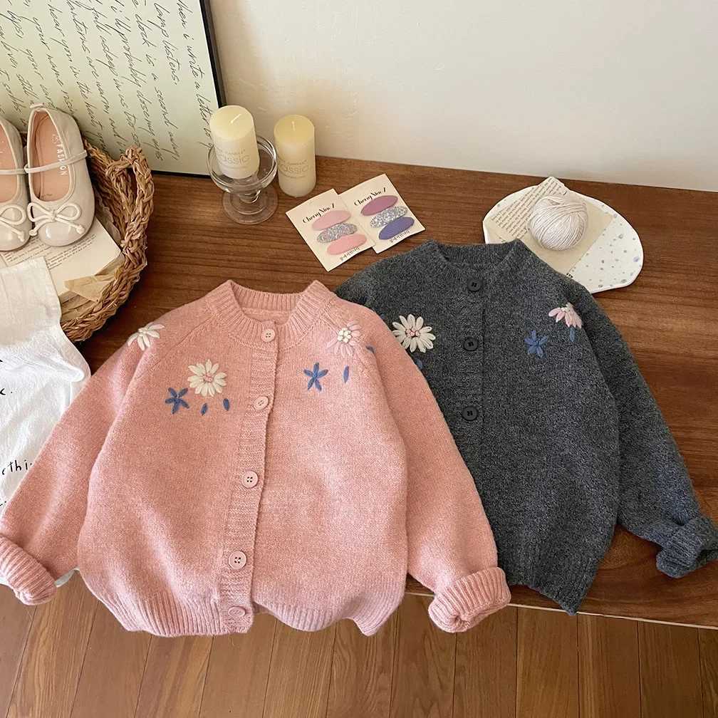 Autumn New Kids Solid Color Sweater Color Hook and Flower Korean Version Girls Outerwear Cardigan Embroidered Sweater JacketT251105