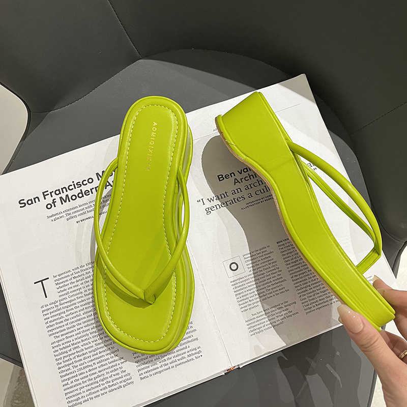 free Shipping Slope heel sandals Height increasing slippers Thick soled flip flops sandals Casual Toe Paddle Women wearing beach shoes outside hot