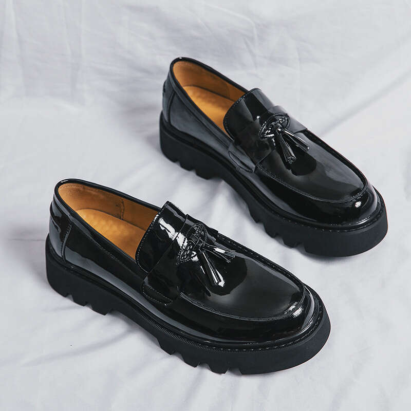 Large pointed formal business leather shoes, 2023 thick sole single shoe, round toe tassel men's loafers