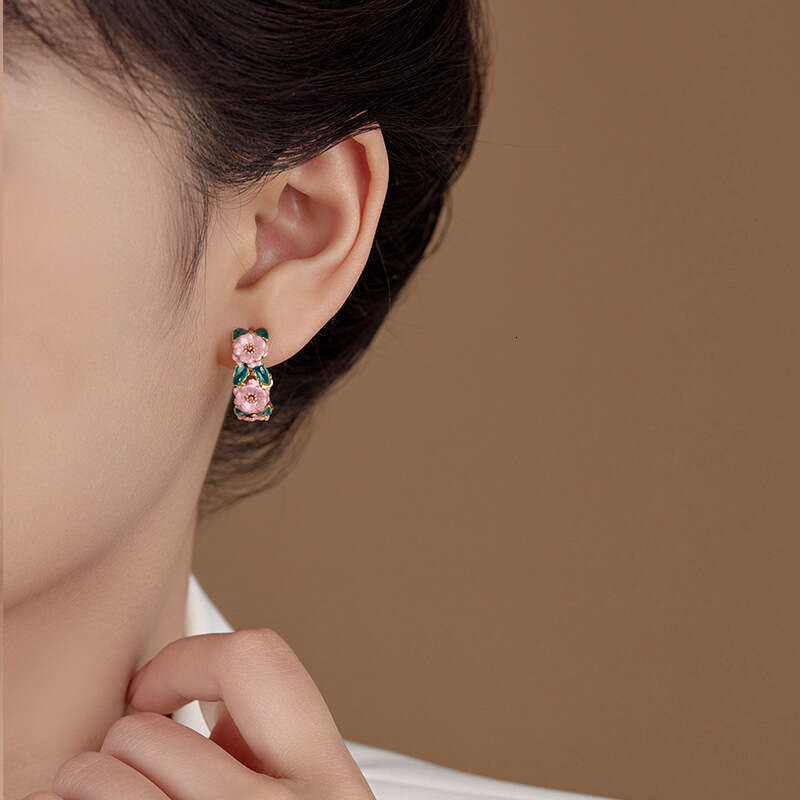 French Retro Colorful Camellia Enamel Oil Drop C-shaped High-end Fashionable Temperament Niche Vintage Earrings