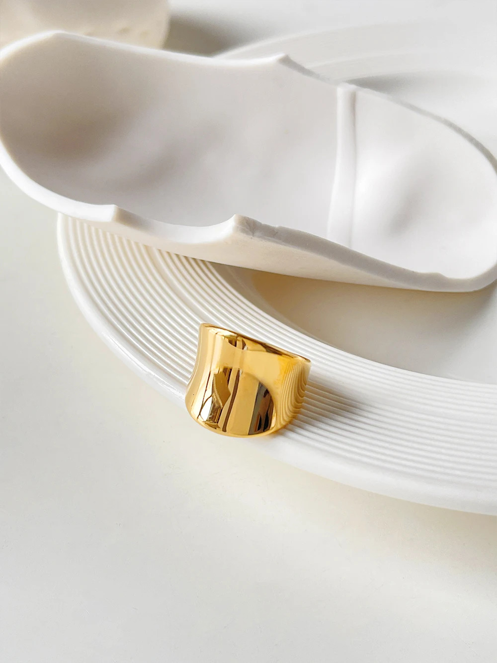 Perisbox Minimalism Solid Gold Plated Chunky Rings for Female Stainless Steel Smooth Large Wide Rings Jewelry Anillos Mujer 251031