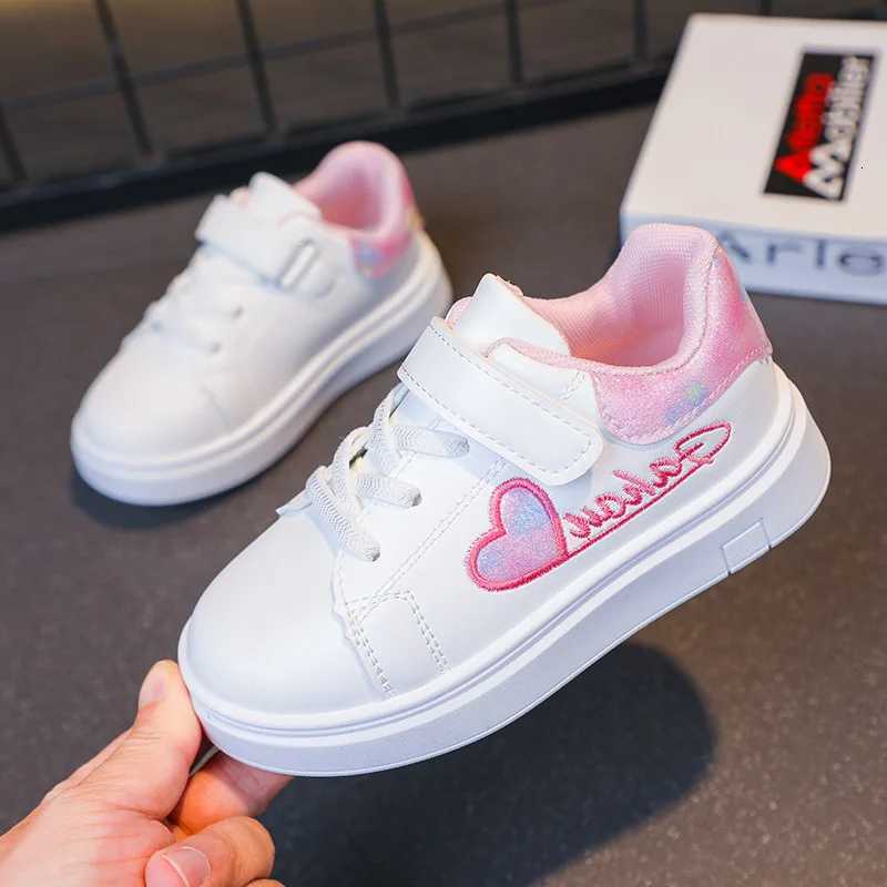 Girls White Casual Skate Shoes Sweet Heart Love Embroidery Soft School Sneakers Childrens Sports Running FootwearT251105
