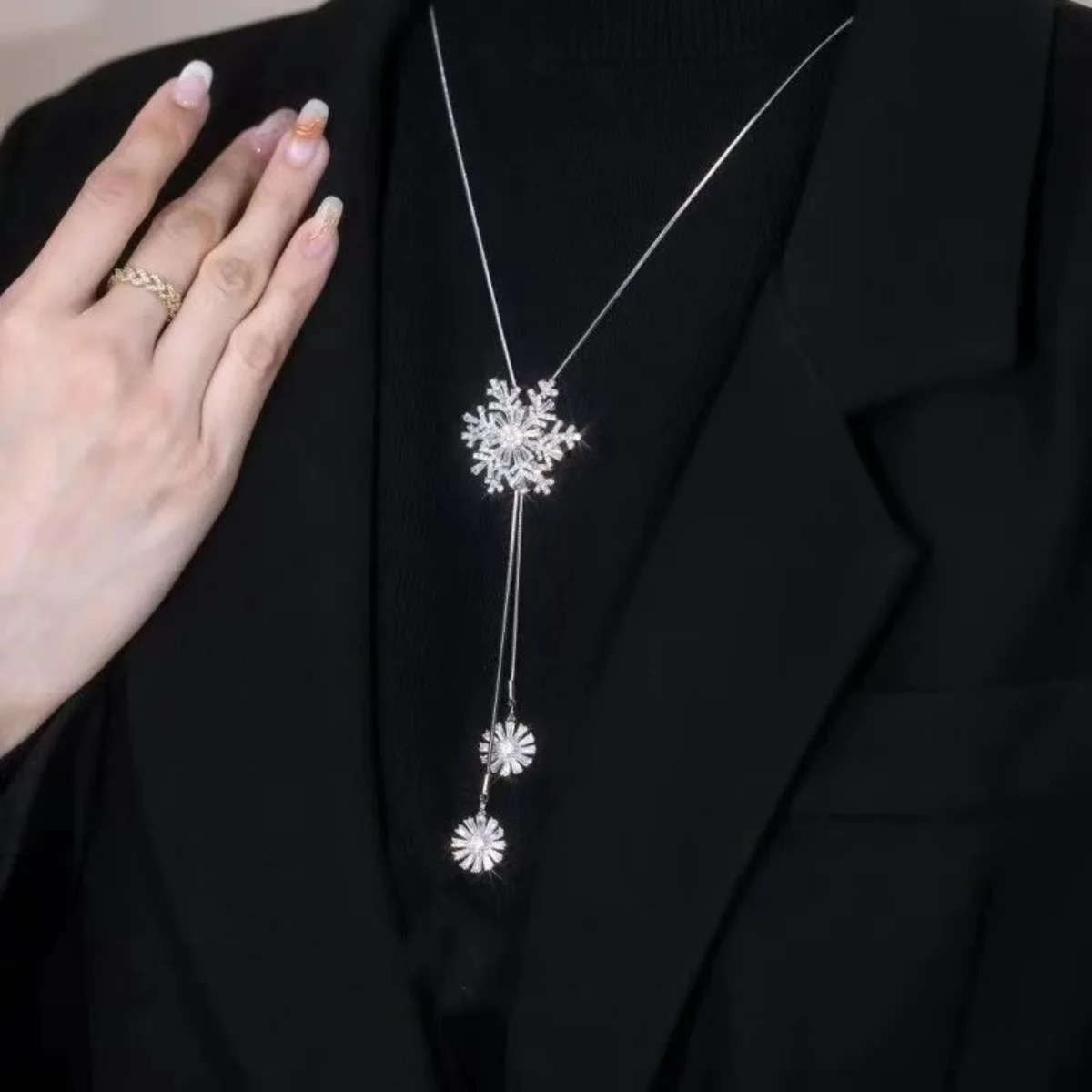 Christmas Necklace Rotating Snowflake Adjustable Long Chain Choker Elegant Sweater For Women Men Jewelry Gift 251104