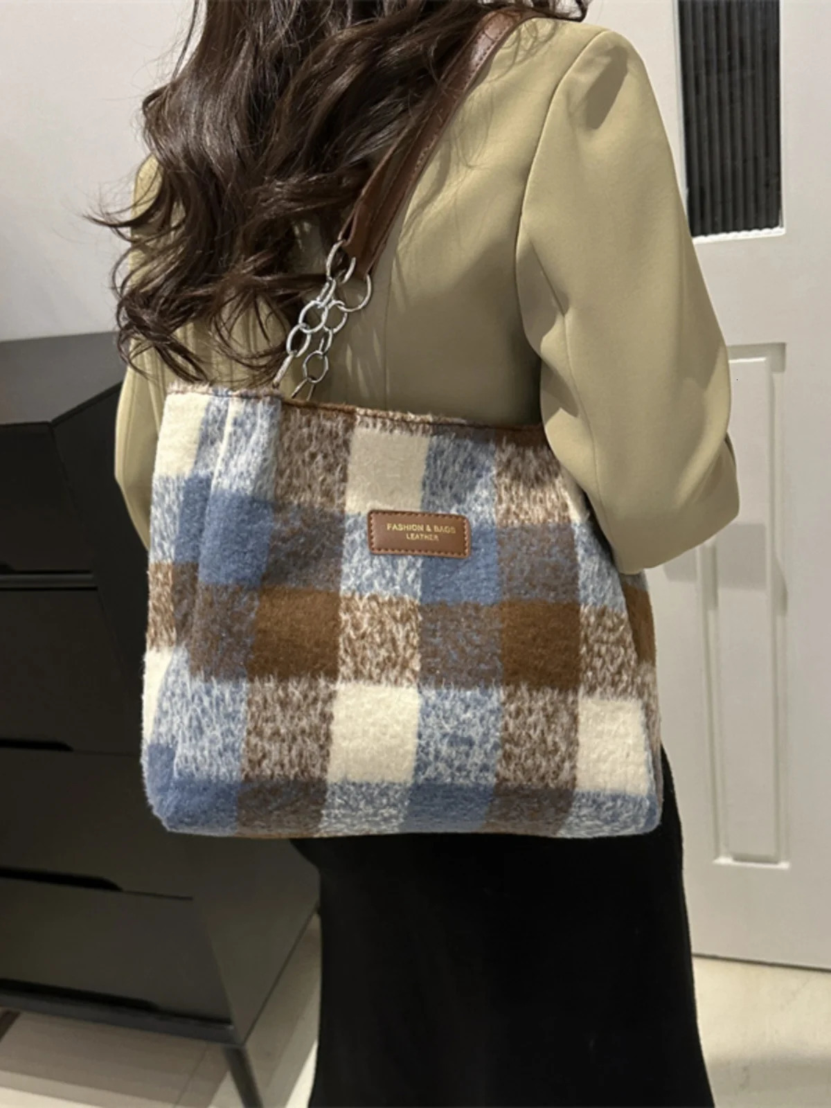 Autumn Winter Woolen Shoulder Bags for Women Contrast Color Plaid Ladies Large Capacity Tote College Style Class Handbags 251104
