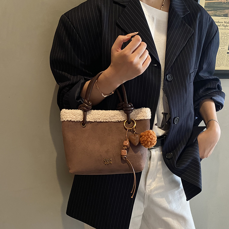 Frosted retro bag for women in autumn and winter 2025, new casual plush crossbody bag, popular and explosive bucket bag this year