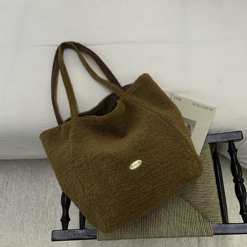 2025 New Winter Women's Simple Leisure Fashion Luxury Party Handbag Large Capacity Crossbody Bag Essential Shoulder Bag for College Students Shop