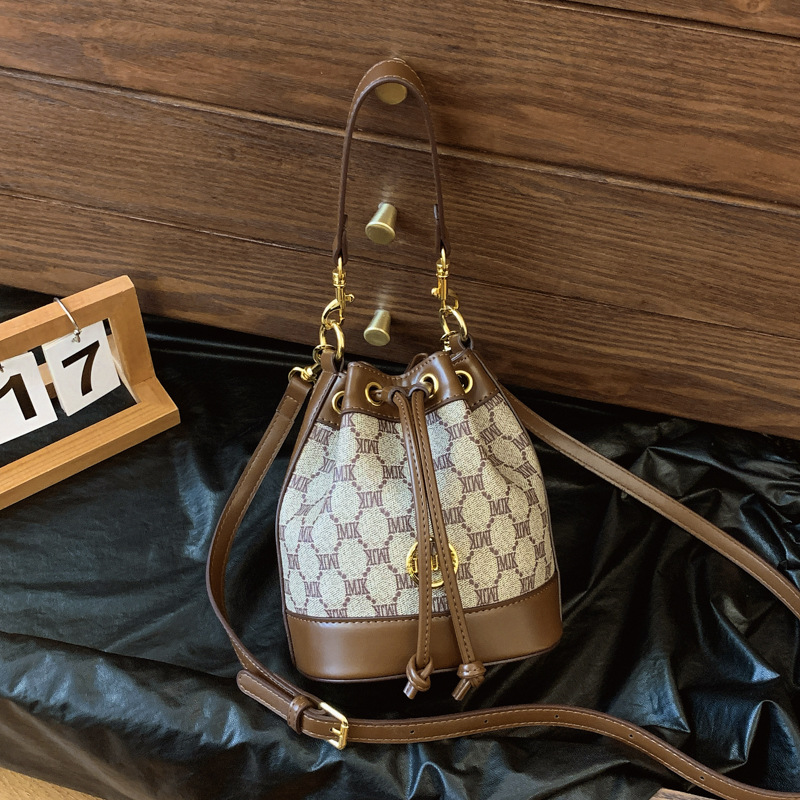 Free shipping bag women's old age bucket bag New women's diagonal bag fashion all-match drawstring hand bag 2025