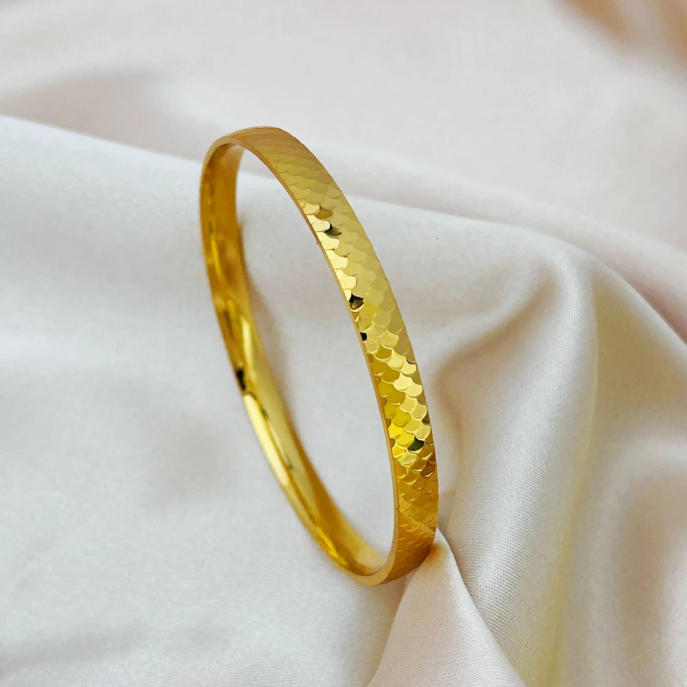Dubai Gold Color Shiny Cuff Bangle Bracelets for Women 6062 mm Wedding Bridal Jewelry Accessories Gifts 251031