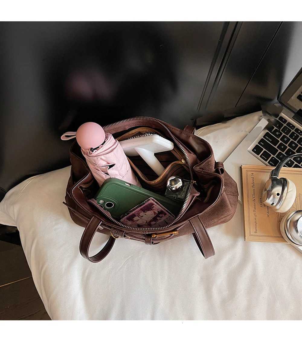 Fashion Belt Design Womens Tote Bag 2025 Autumn Winter Large Capacity Commuter Shoulder Handbag Female Casual Shoulder Bags Z251104