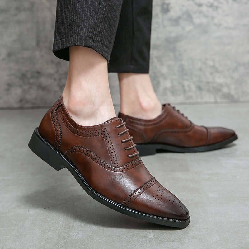 Men's oversized new fashionable men's block carved shoes, trendy British style leather shoes