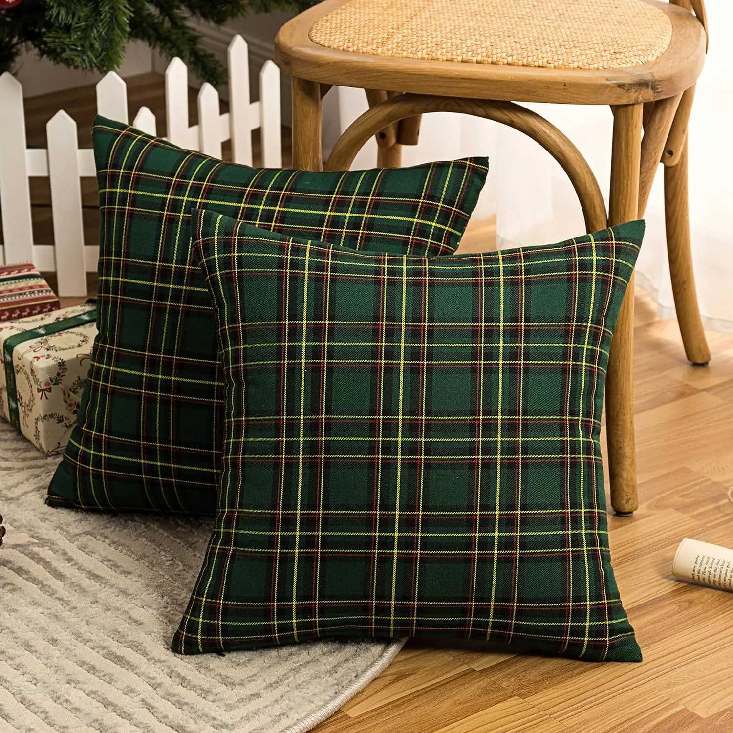 2pcs Christmas Plaid Decorative Gift Throw Pillow Covers Scottish Tartan Cushion Case for Farmhouse Home Holiday Decor Green Red Y251105