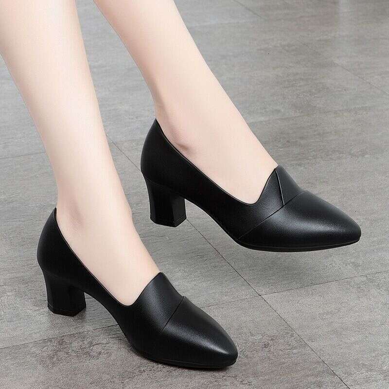 Leather shoes girls commuting in 2024, popular models, soft leather mothers, new styles for spring autumn, medium coarse, custom-made shoes, versatile