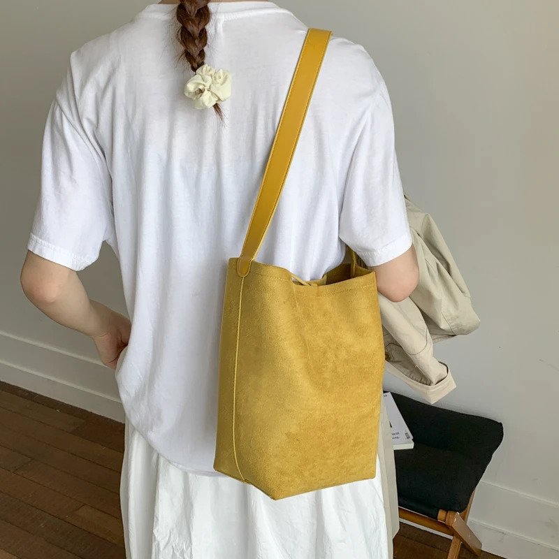 Microfiber Large Capacity Bucket Solid Color Sewing High Quality Fashion Bags for Women Versatile Commuting Shoulder Bags 251104