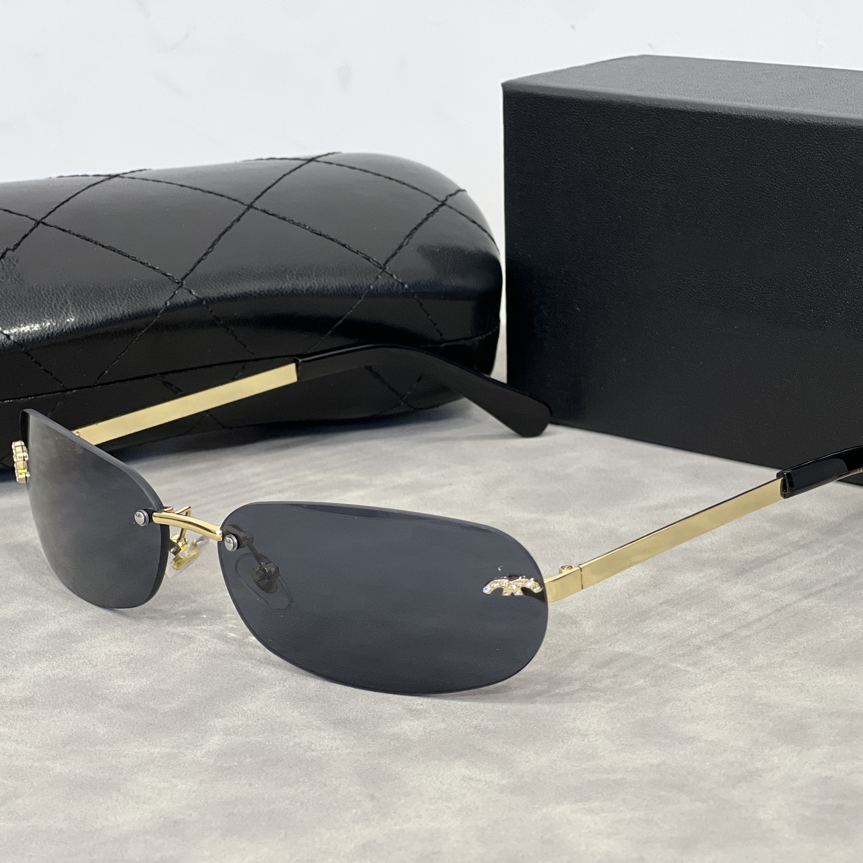 Designer women sunglasses men classic fashion full frame sunglasses driving leisure party travel beach anti-ultraviolet UV400 sunglasses original gift box