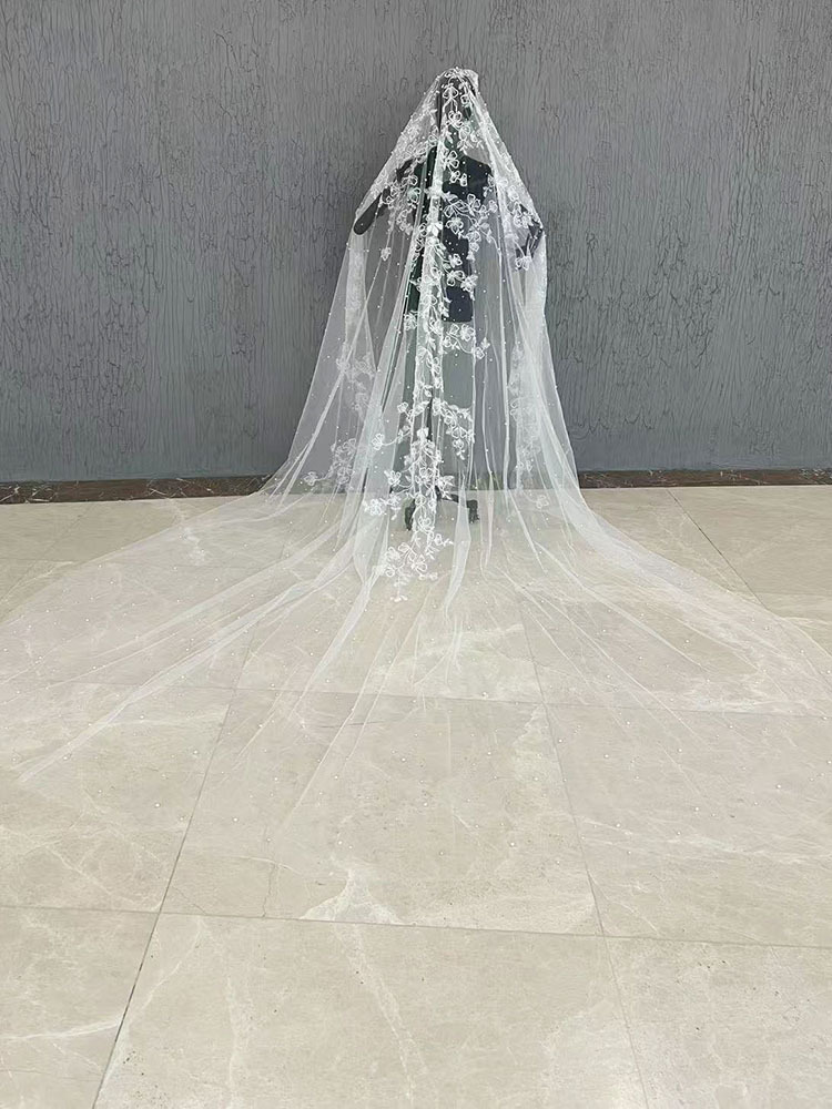 Romantic Wedding Veil Pearls Appliques Lace One Layer Cathedral Length Bride Veils High Quality Customized velo de novia