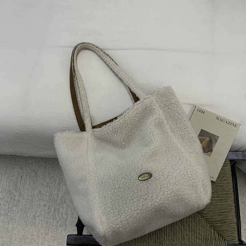 2025 New Winter Women's Simple Leisure Fashion Luxury Party Handbag Large Capacity Crossbody Bag Essential Shoulder Bag for College Students Shop