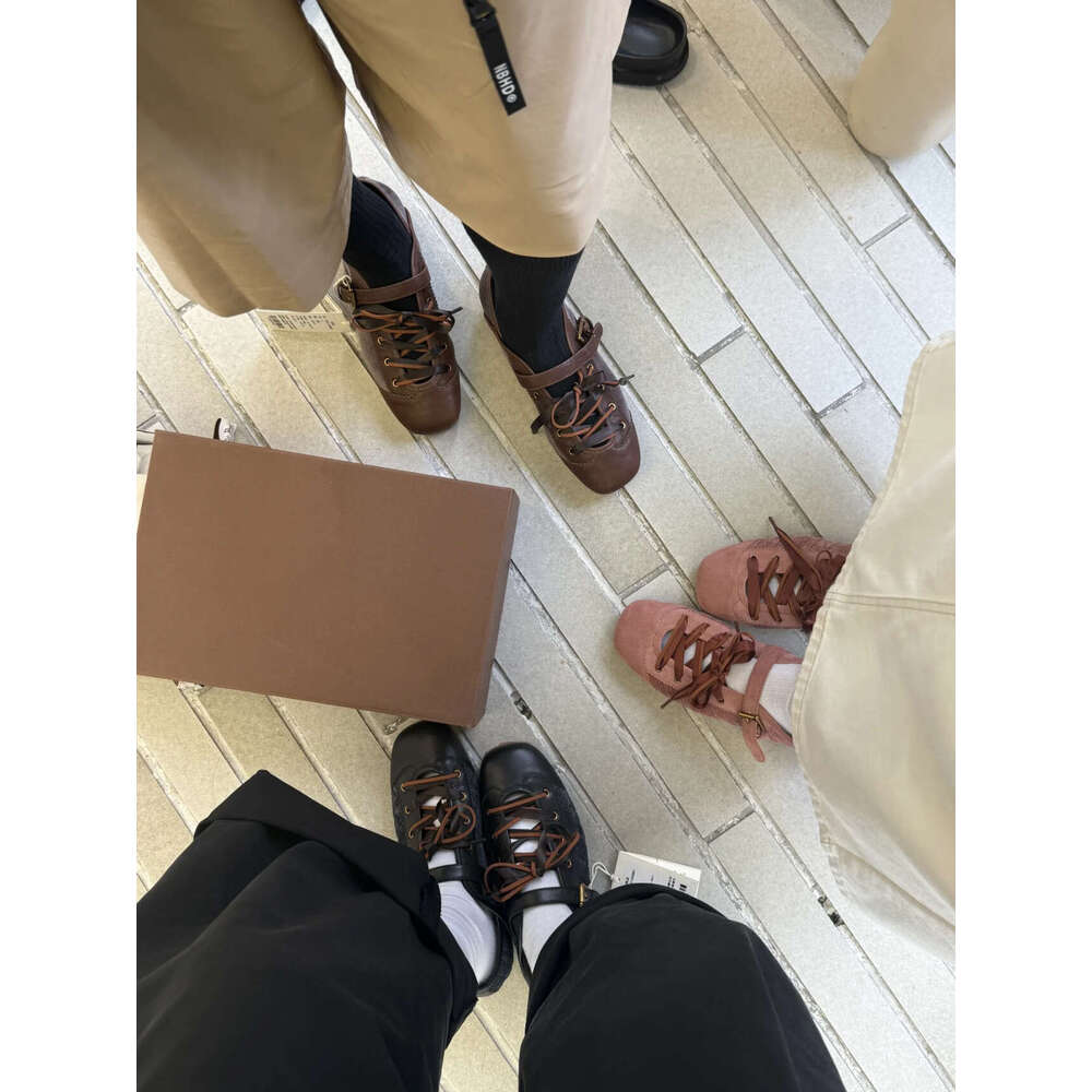 2025 Shallow Mouth Lace-Up Ballet for Women Spring New Genuine Leather Round Toe Ribbon Designer Shoe Flat Training Shoes