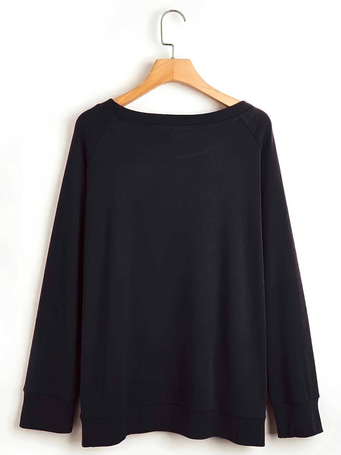 Womens autumn and winter casual loose warm Christmas print comfortable plus velvet long sleeved round neck sweatshirtT251105