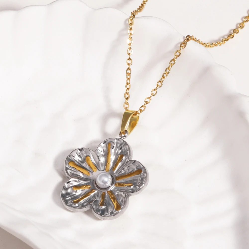 Color Preservation Stainless Steel Flower Pendant Necklace For Women Gold Silver 18K Goldplated Waterproof Jewelry 251031
