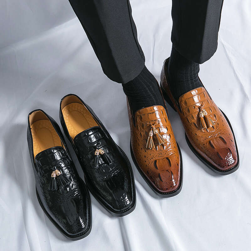 Large crocodile patterned embossed tassel men in sizes 38-48, business casual leather shoes for men, pointed loafers