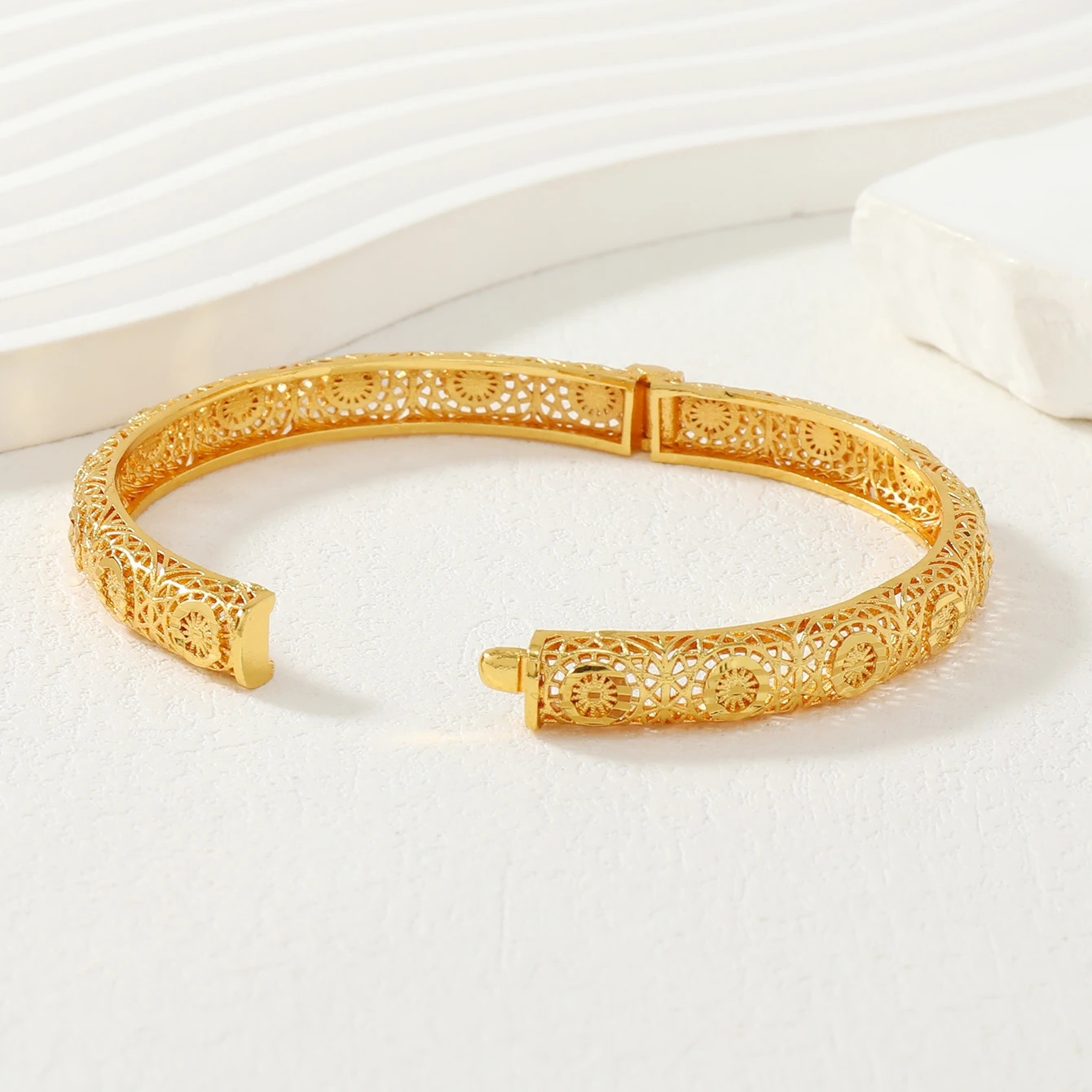 1 Middle Eastern copper 24K goldplated hollowed out peacock open screen elegant womens wide face cuffs decorative bracelet 251031