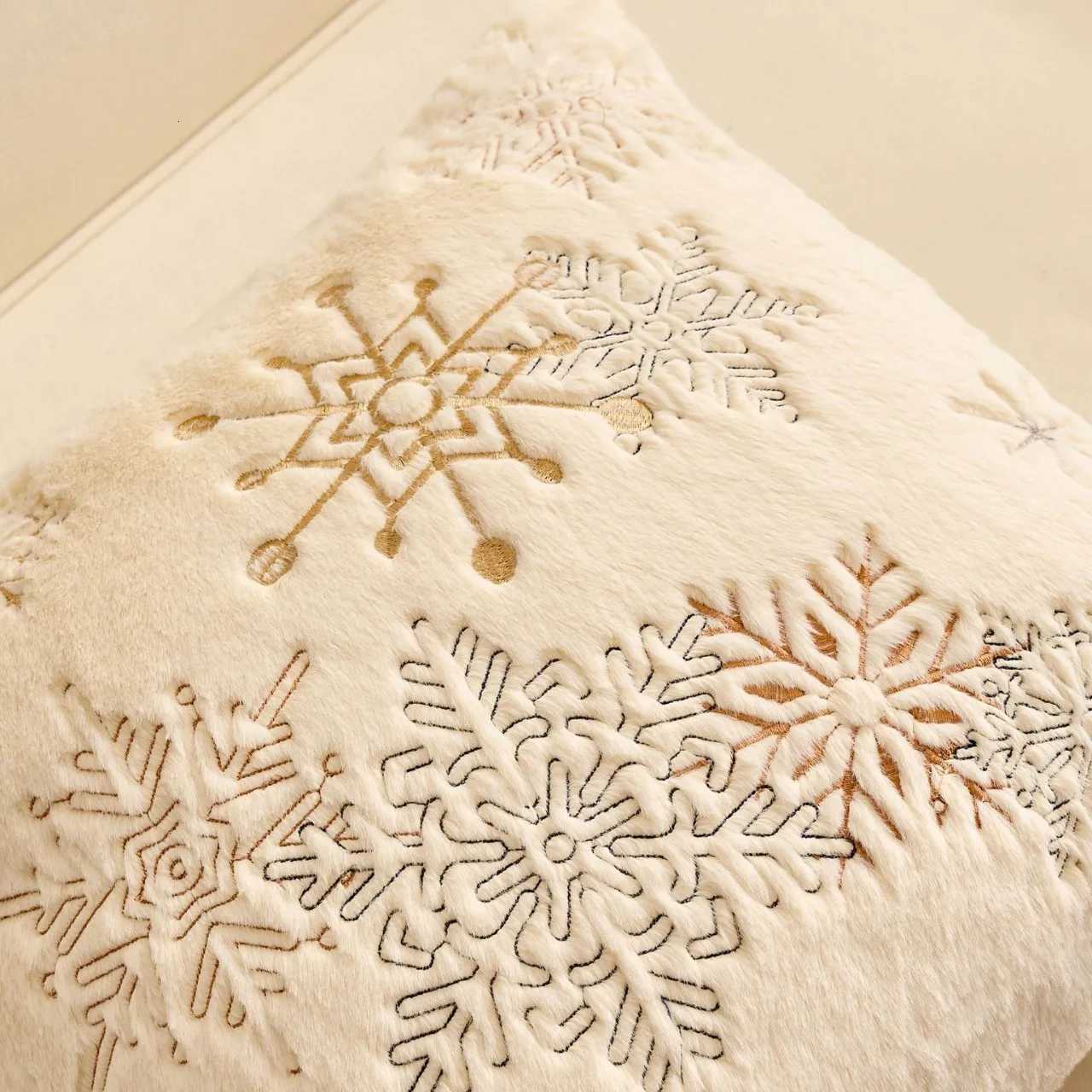 Simple Christmas Embroidered Beige Pillowcase Cojines Plush Winter Sofa Cushion Cover 45x45cm Headboard Pillowcases Decor Home Y251105