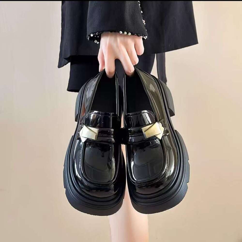 Black thick soled British style small leather shoes for women, Mary Jane, stepping on loafers, single shoes, 2025 Spring and Autumn new item