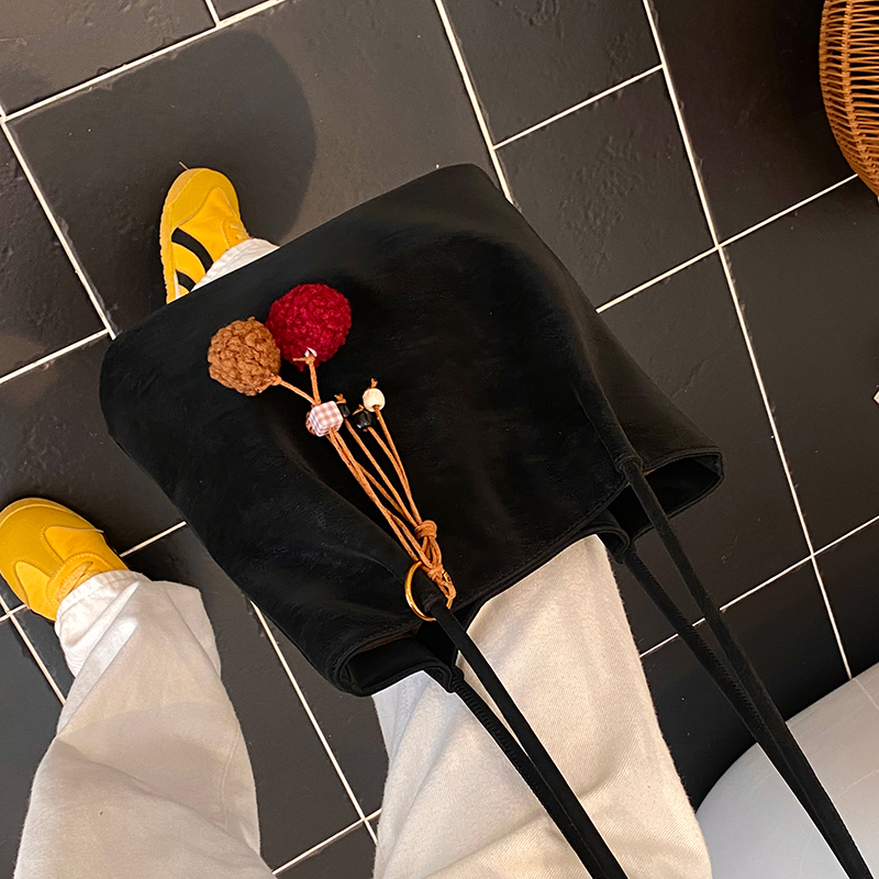 New summer women's simple, casual, fashionable, luxurious party handbag, large capacity crossbody bag, essential shoulder bag for college student