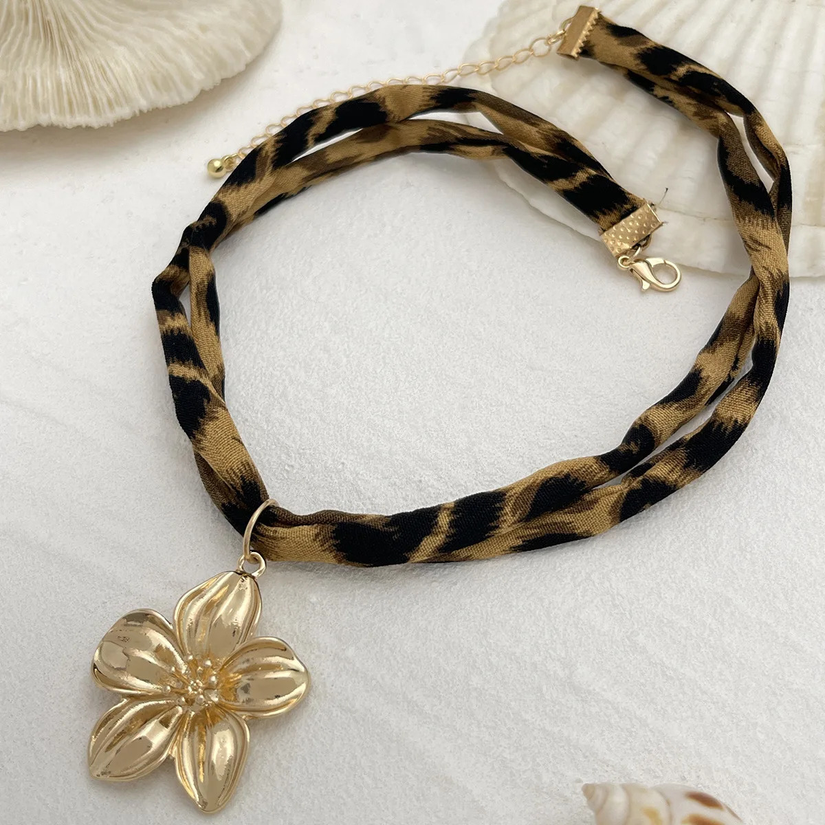 Retro Gold Color Alloy Flowers Clarbone Chain Necklace Portia Ribbon Women Necklace Fashion Summer Jewelry Accessories 251031