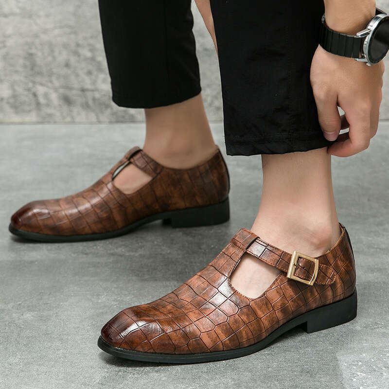 Men's Sandals in Sizes 38-46 2023 Summer New Style Personalized Fashion Show Buckle Cap Large Size