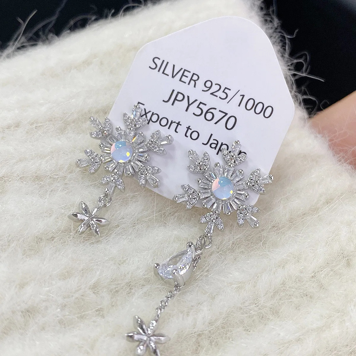 Sparking Zircon Snowflake Asymmetrical Tassel Earrings For Women Exquisite Rhinestone Earrings Office Party Jewelry Gift 251131