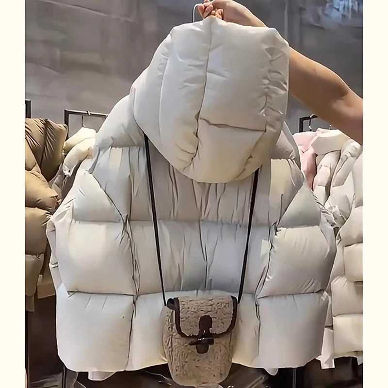 Short Hooded Parkas Coats Thicken Warm Down Cotton Jacket Womens 2025 Winter New Fashion Chic Top Loose Bread Outerwear FemaleT251105