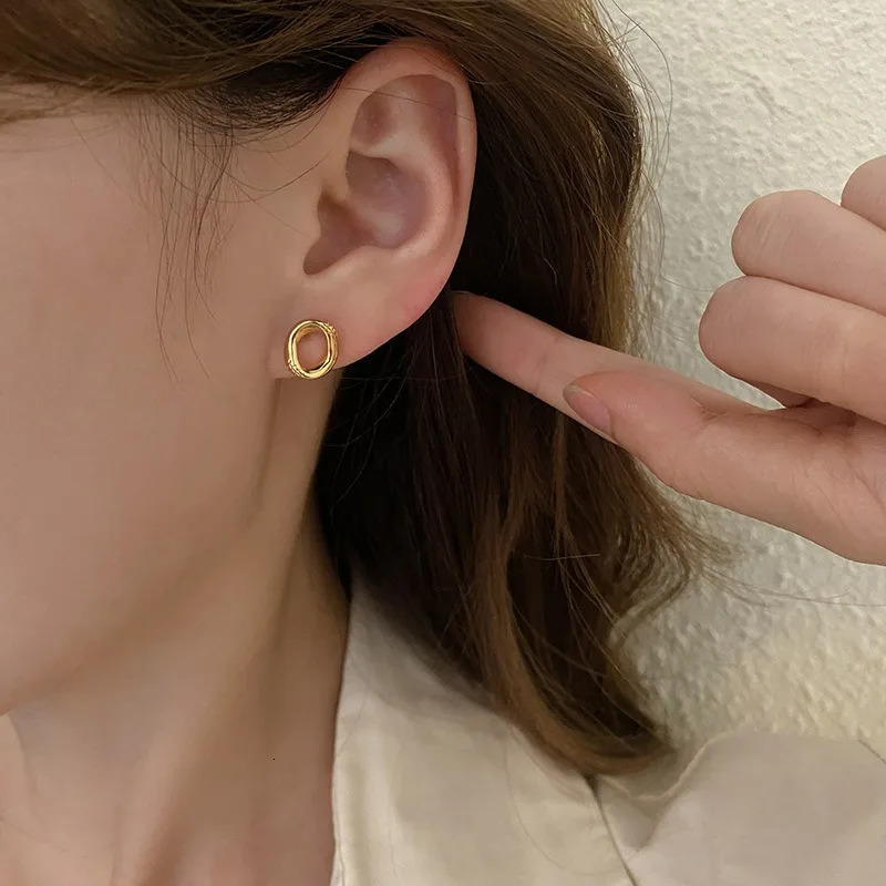 Classic Simple Irregular Ellipse Little Stud Earrings for Women Cute Temperament Stainless Steel Korea Fashion Jewelry Accessory 251131