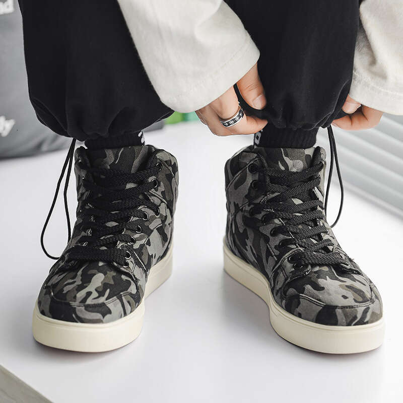 Large size camouflage canvas with lace up high top student board shoes, rubber soles, men's work shoes