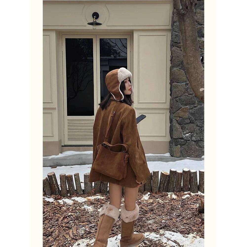 2026 Designer Winter Matte Maroon Color Top Handle Bucket Tote Large Suede Cow Leather Women Shoulder Bag Quality Nubuck Handbag