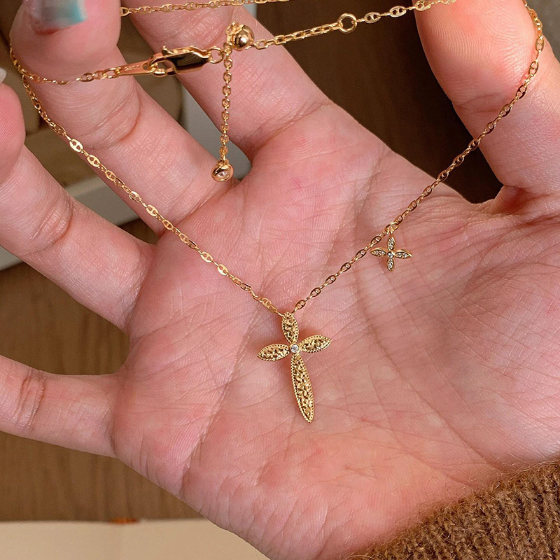 Leaf Crushed Ice for Women, Light Luxury Style, Versatile, 24K Plated Craft, Minimalist Cross Flower Necklace