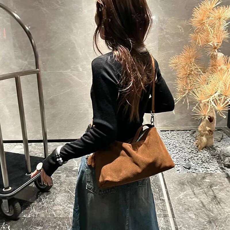 2025 New fashion Versatile Lazy Retro Soft Matte Cowhide Large Capacity Women's Handbag Single Shoulder Diagonal Daily Commuter Purse