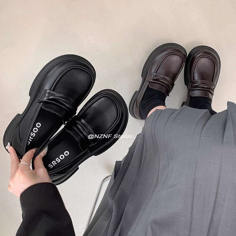 Small leather British style 2025 new spring and autumn JK with skirt Le Fu versatile thick soled women's shoes