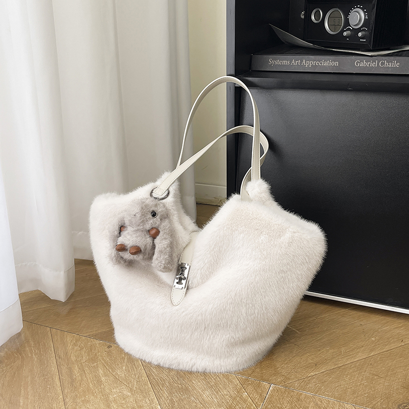 2025 New Autumn Women's Simple Leisure Fashion Luxury Party Handbag Large Capacity Crossbody Bag Essential Shoulder Bag for College Students Shop