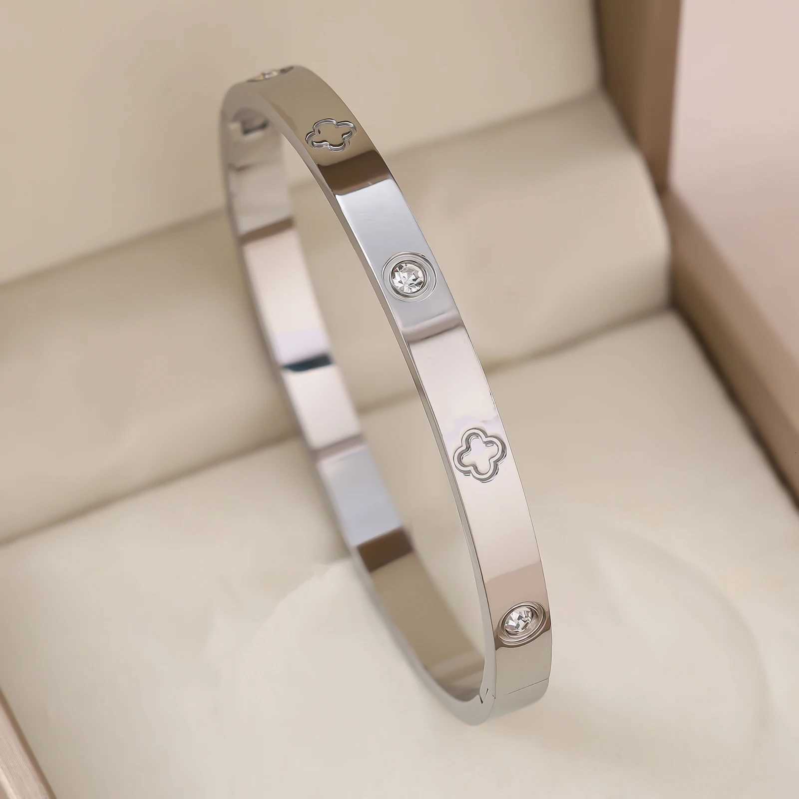 1pc 18K Gold Plated Stainless Steel Stackable Bracelet With Chain And Clover Design Fashion Style For Women Suitable For CasuaXJ251105