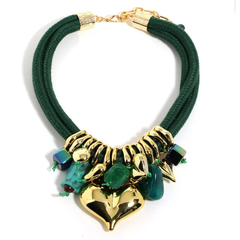 Statement Beaded Necklace Hearts Pendant for Woman Girl Wedding Party Jewelry 251031