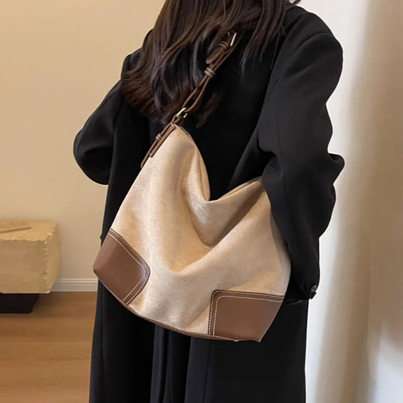 Korean version Large Capacity Bucket Bag Casual Tote Bag WomenS Commuting Shoulder Bag Retro Handbag 251104