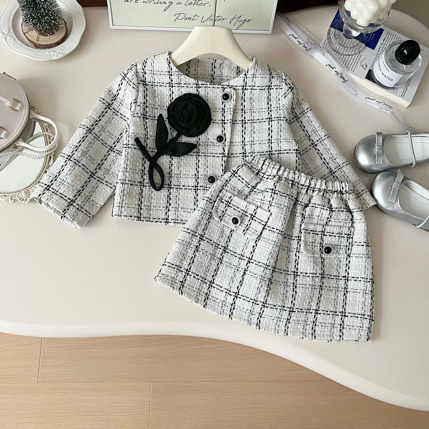 New Spring Autumn Girls Flower Checkered Coat Skirt 2-Piece Set Style Tweed Suit for Kids Fashion Outerwear Set Y251105