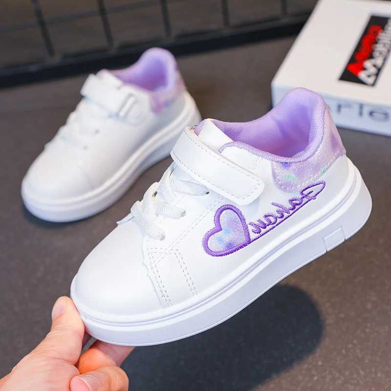 Girls White Casual Skate Shoes Sweet Heart Love Embroidery Soft School Sneakers Childrens Sports Running FootwearT251105
